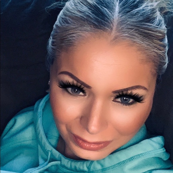 Meet your Posher, Crystal - Picture 1 of 2